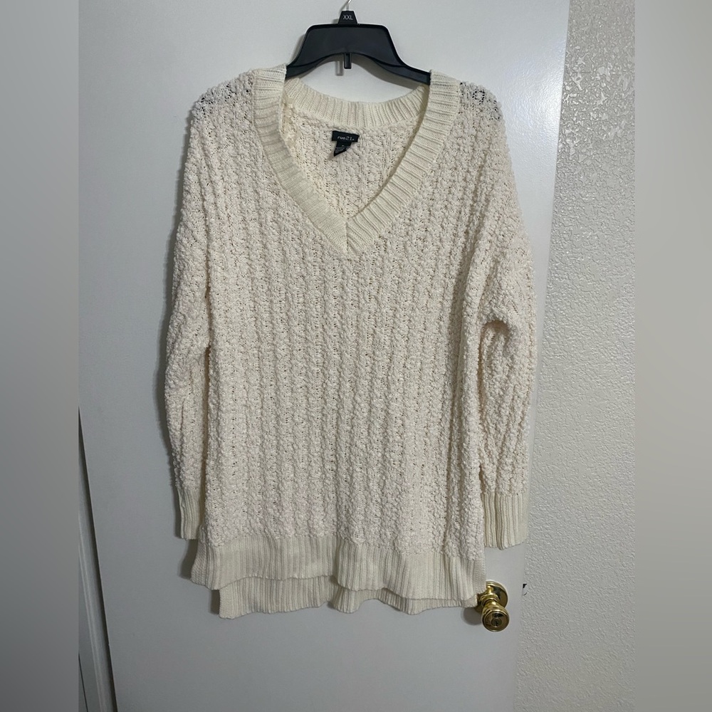 Rue21 cream soft v neck sweater